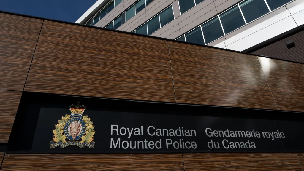 RCMP in B.C. investigate suspected kidnapping in a restaurant parking lot