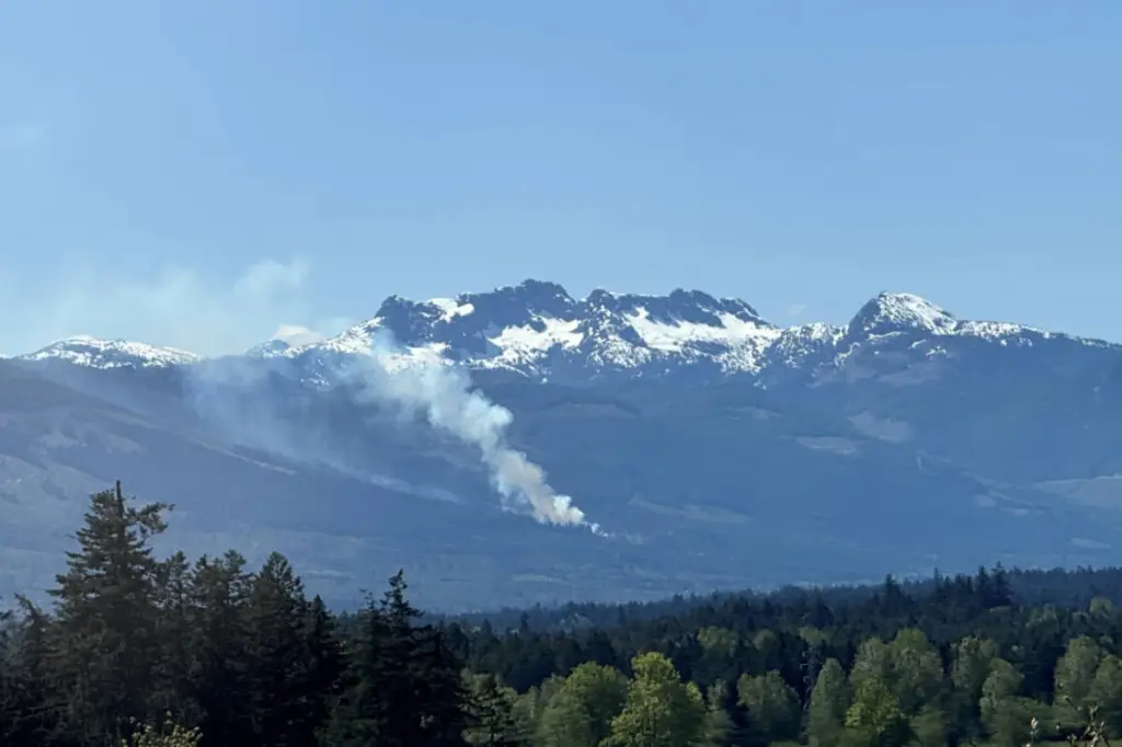 Wildfire burning ‘out of control’ south of Coombs